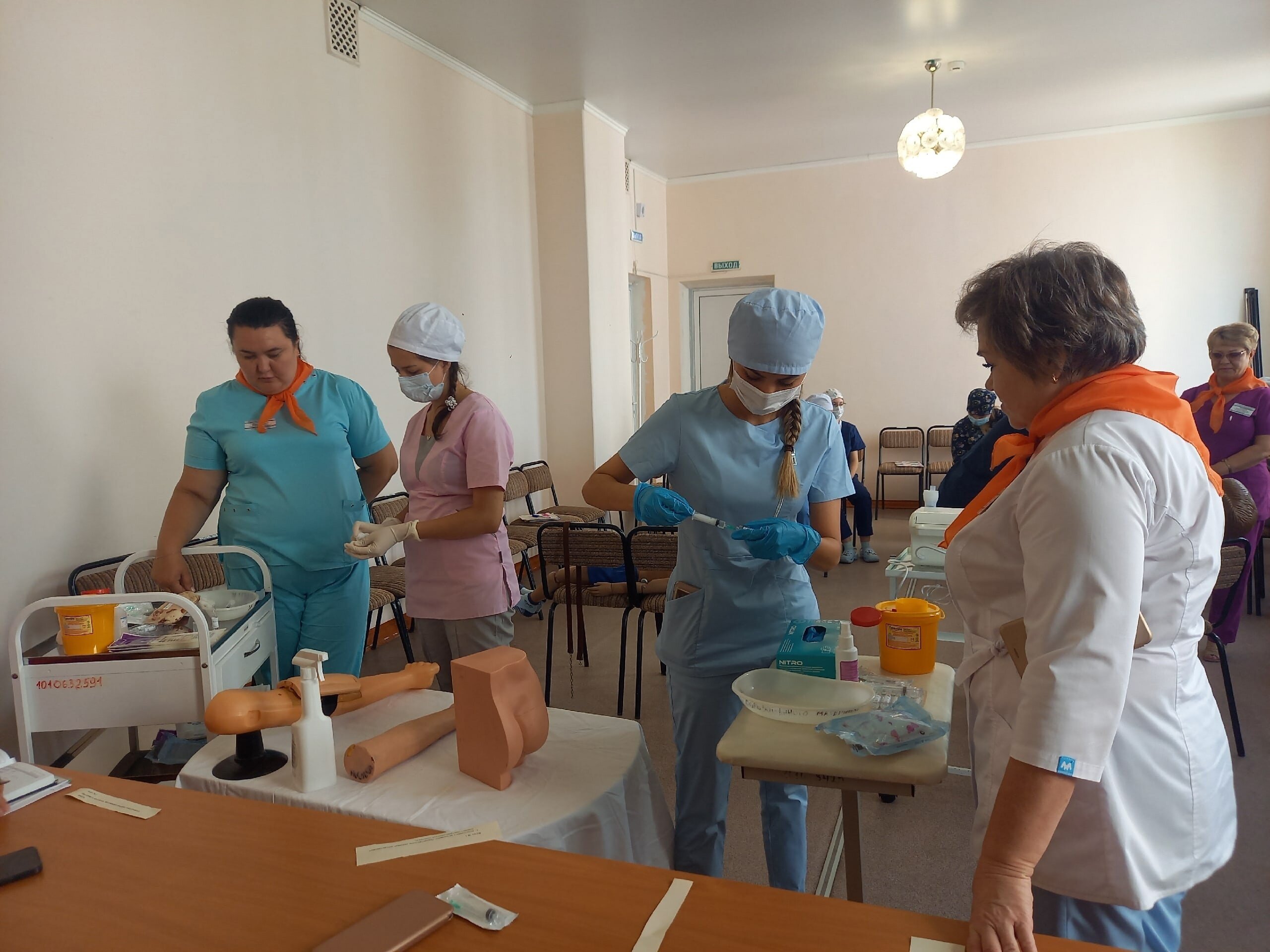 студенты медицинского университета на практике